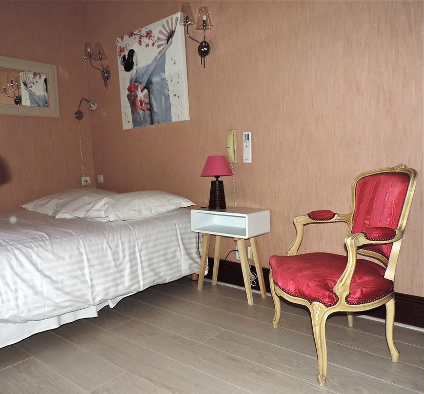 Logis Domaine Du Prieure Hotell Tonnay-Boutonne Eksteriør bilde
