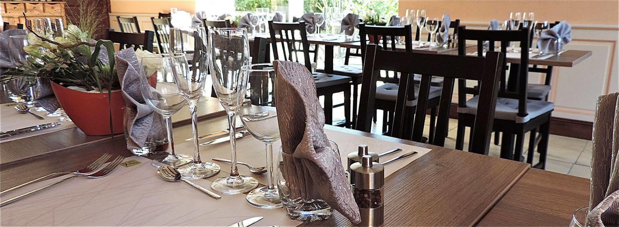 Logis Domaine Du Prieure Hotell Tonnay-Boutonne Eksteriør bilde