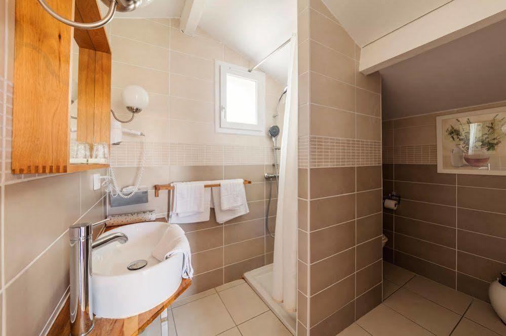 Logis Domaine Du Prieure Hotell Tonnay-Boutonne Eksteriør bilde
