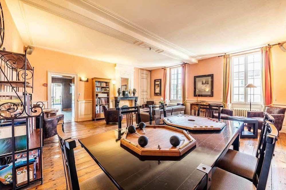 Logis Domaine Du Prieure Hotell Tonnay-Boutonne Eksteriør bilde